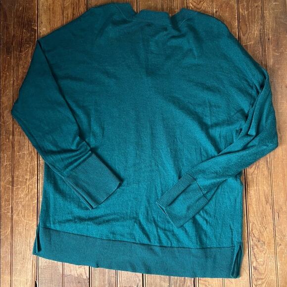 Women’s Banana Republic Sweater green v neck oversized size large - Picture 6 of 6